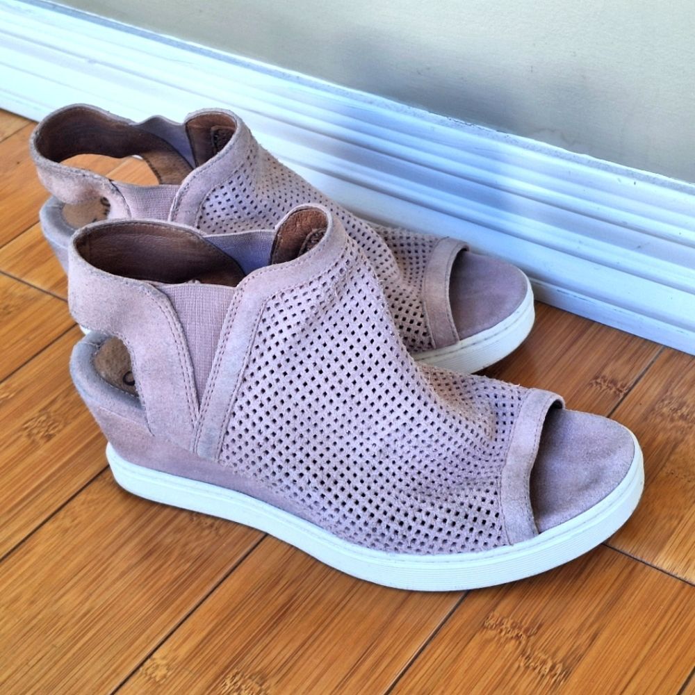 Sofft Suede Peep-Toe Comfort Sneaker Wedges Basima Dusty Pink Perforated Cushy 9